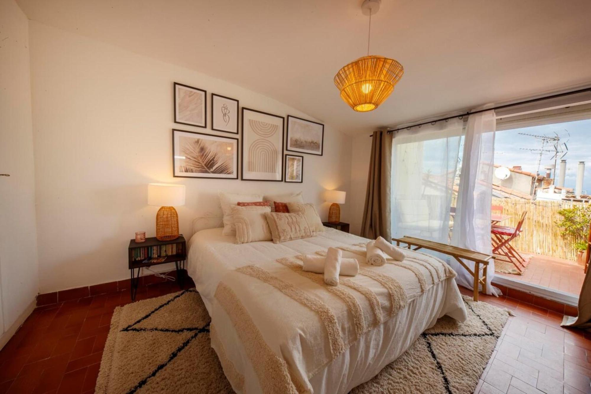 Vieil Antibes : beau duplex avec terrasse vue mer Extérieur photo